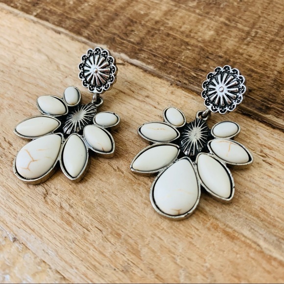 Earrings - Picture 2 of 2